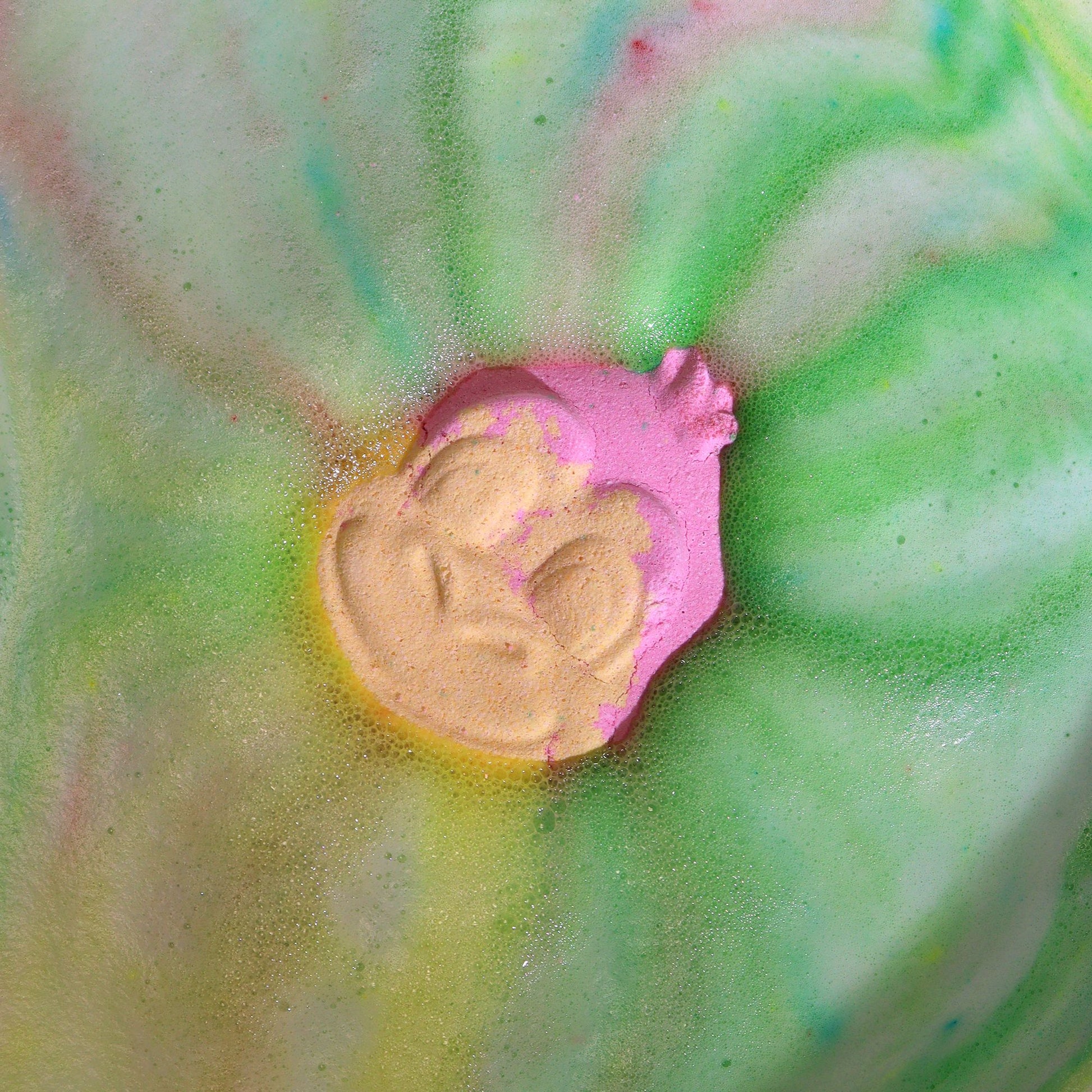 Monkey Bathbomb 90g - Guava & Strawberry